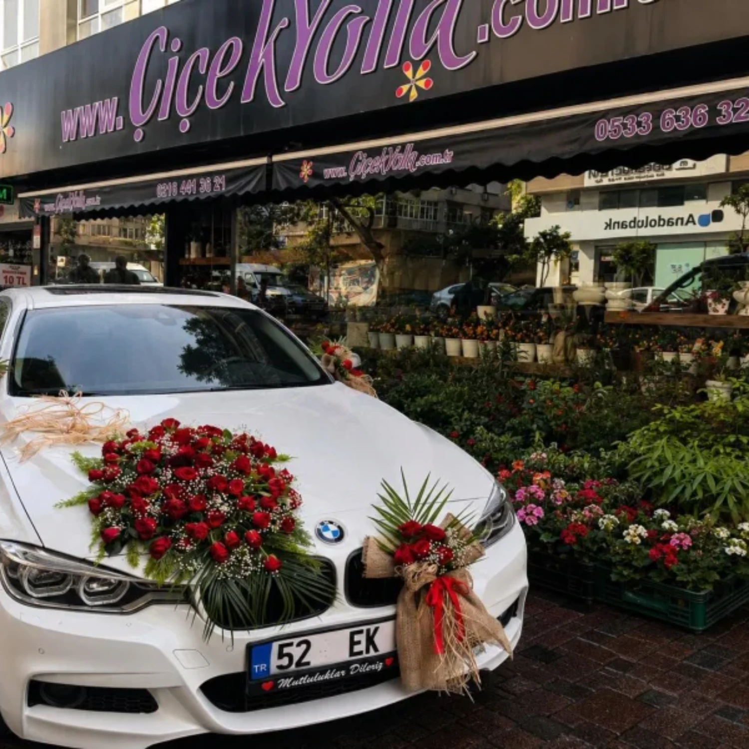Kırmızı Güllü Düğün Arabası Süsleme